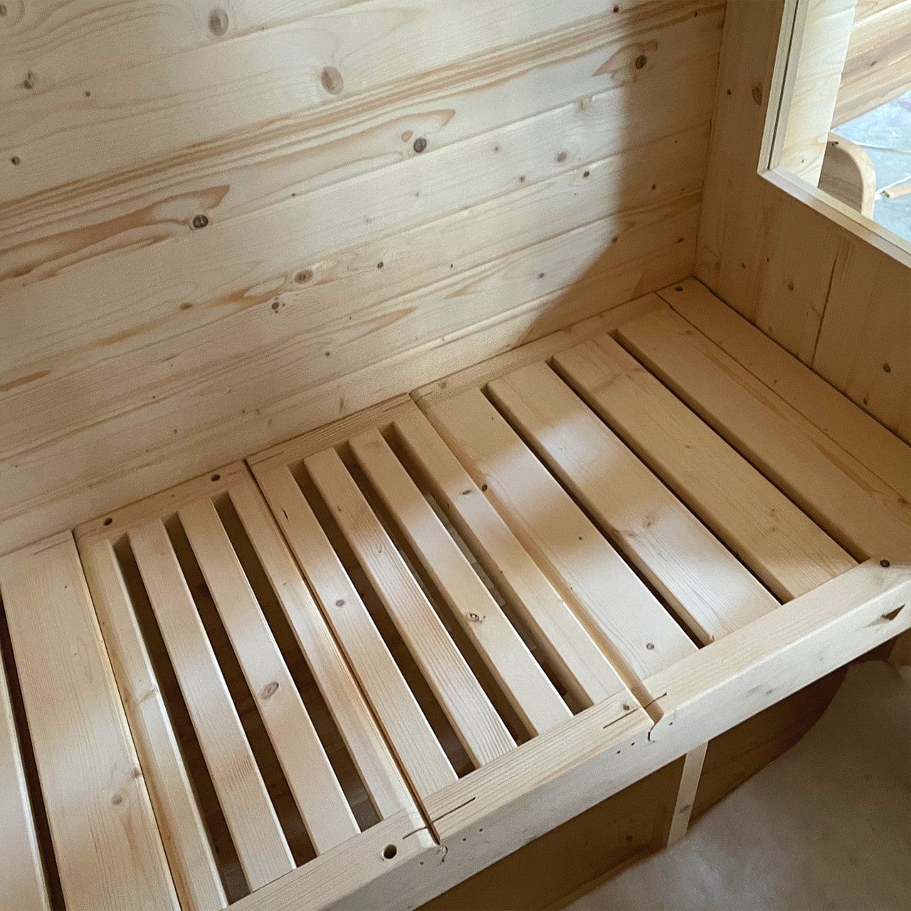 Aleko SRCE6HULU-AP Outdoor Rustic Cedar 6-Person Square Sauna with Bitumen shingle roofing