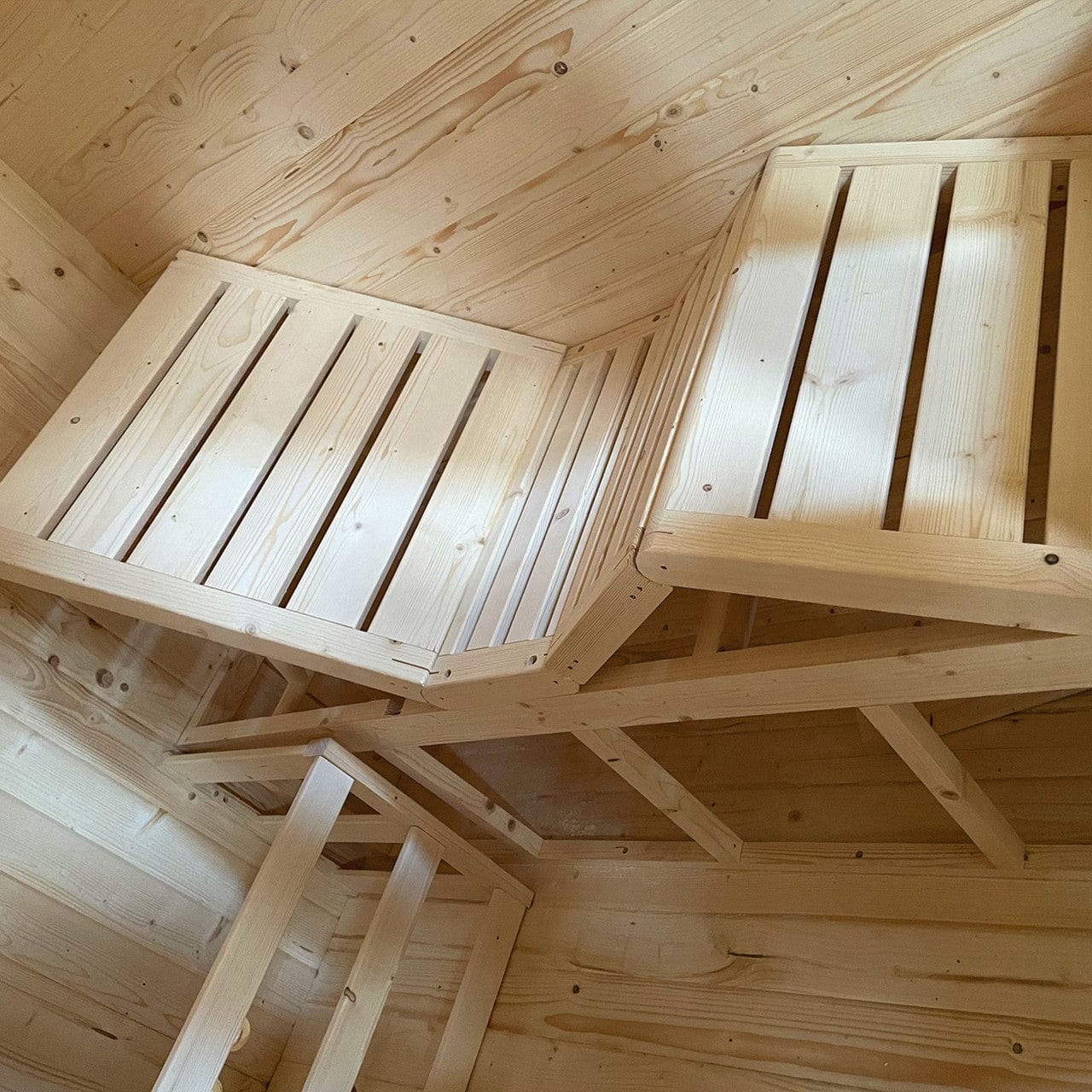 Aleko SRCE6HULU-AP Outdoor Rustic Cedar 6-Person Square Sauna with Bitumen shingle roofing