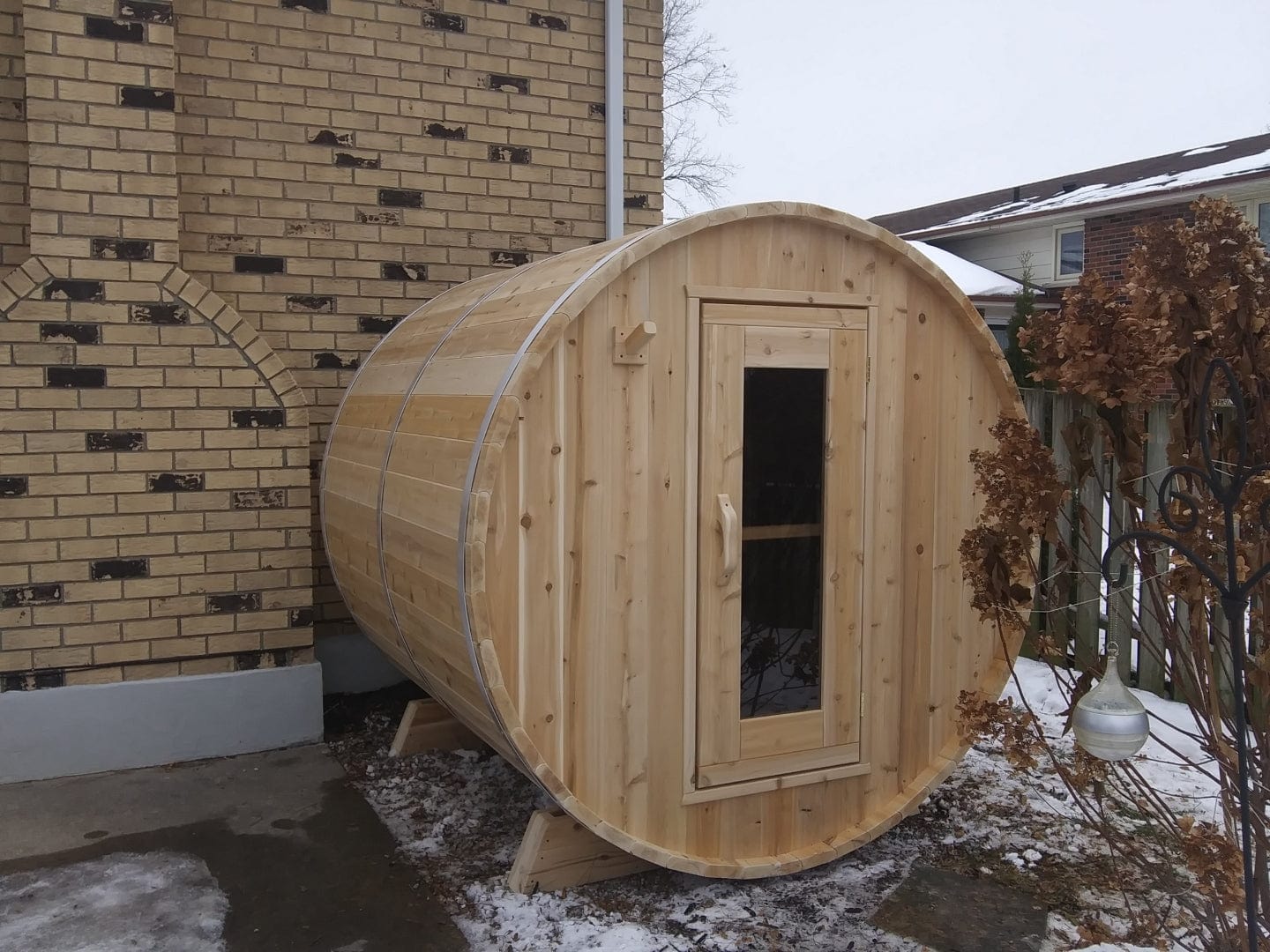 Dundalk Harmony Barrel 4 Person Sauna CTC22W w/ Harvia KIP 8KW Sauna Heater Included