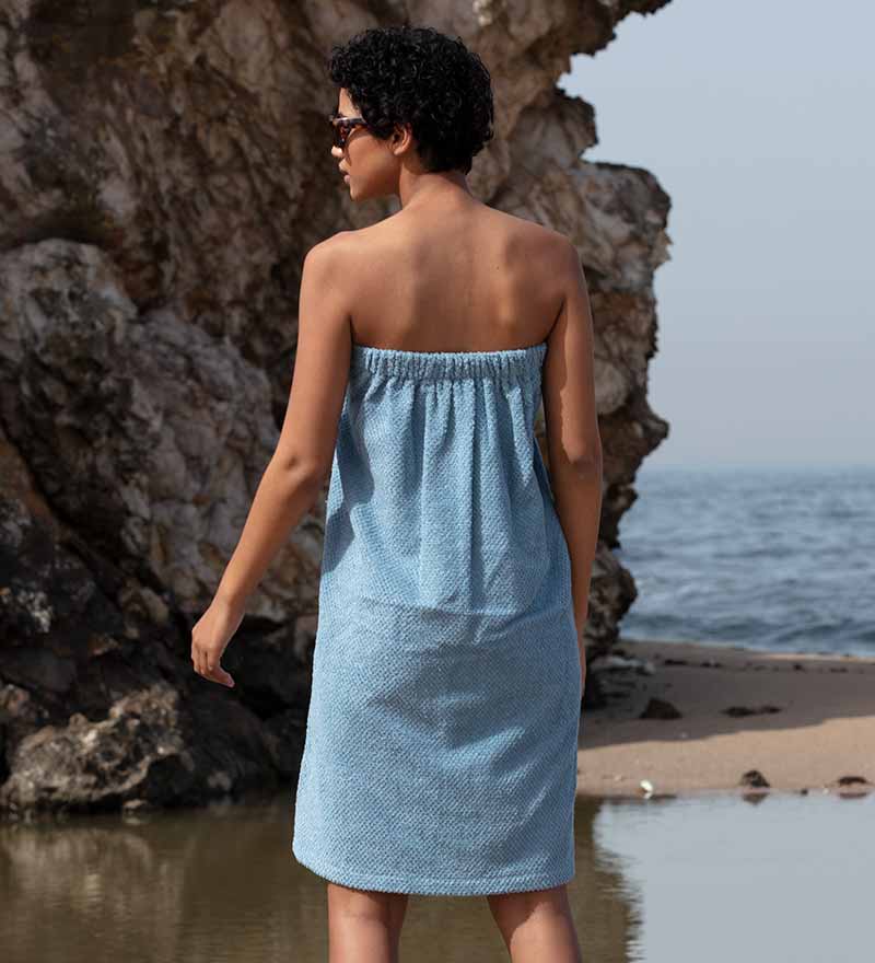 https://esteamedsaunas.com/cdn/shop/files/seyante-towel-wrap-women-s-turkish-cotton-towel-wrap-esteamedsaunas-com-32643935764657.jpg?v=1701314584&width=1445